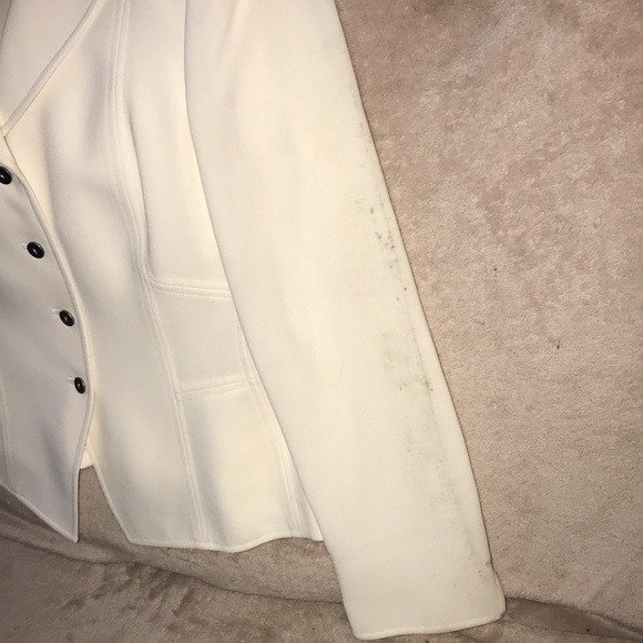 Tahari Arthur s. Levine petite 8P white jacket damaged - Picture 6 of 7